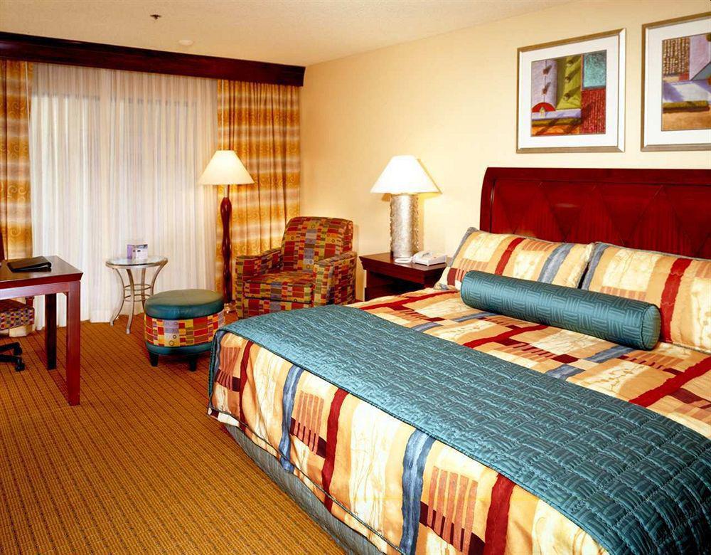 Doubletree By Hilton Bakersfield Hotel Szoba fotó